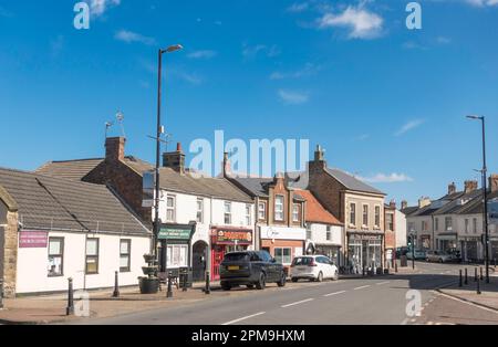 Front Street in Newbiggin by the Sea Town Centre, Northumberland, England, Großbritannien Stockfoto