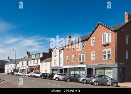 Front Street in Newbiggin by the Sea Town Centre, Northumberland, England, Großbritannien Stockfoto