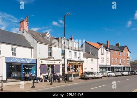 Front Street in Newbiggin by the Sea Town Centre, Northumberland, England, Großbritannien Stockfoto