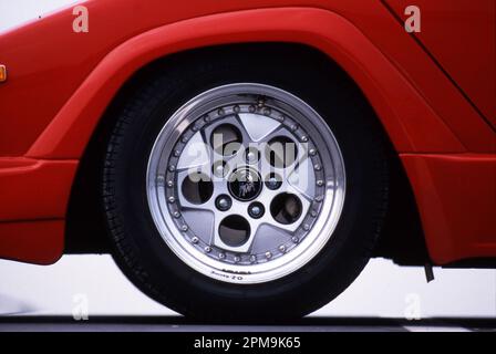 Bologna, Italien. 12. April 2023. Sant'Agata Bolognese, Bologna, Italien, 12. April 2023, 1990 Lamborghini Countach 25. Jahre bei Automobili Lamborghini - Historical Motors Credit: Live Media Publishing Group/Alamy Live News Stockfoto