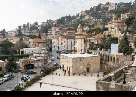 Der Platz und die alte Moschee in Deir el Qamar, Libanon Stockfoto