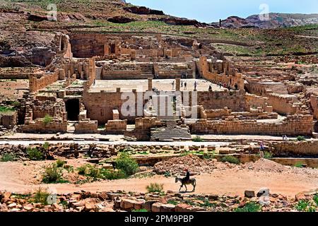 Petra City Nabataean Caravan City Felsfassaden Jordan geschnitzte Sandsteinwüste. Stockfoto