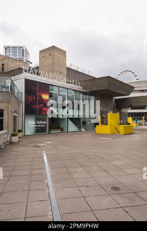 Mike Nelson, Extinction Beckons Ausstellung in der Hayward Gallery im Londoner Southbank Centre, London, England, Großbritannien Stockfoto