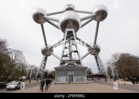 Das Atomium ist ein modernes Gebäude in Brüssel, Belgien, das ursprünglich als Herzstück der Brüsseler Weltausstellung 1958 (Expo '58) errichtet wurde Stockfoto