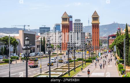 Avinguda de la Reina Maria Cristina Street, Venetian Towers und Placa dEspanya, Montjuic, Barcelona, Katalonien, Spanien Stockfoto