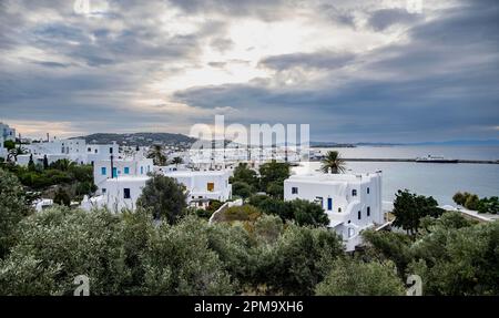 Blick über Mykonos Stadt, Kykladen Weiße Häuser, Chora, Mykonos Stadt, Mykonos, Kykladen, Ägäisches Meer, Griechenland Stockfoto