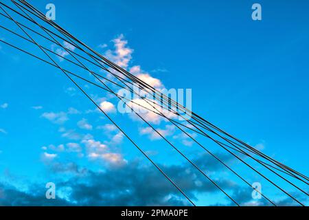 Blick auf die Ponte Ennio Flaiano bei Sonnenuntergang, Pescara, Italien Stockfoto