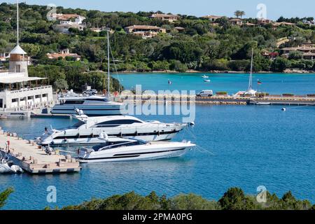 Blick auf den Hafen von Porto Cervo Sardinien Stockfoto