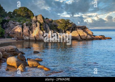 Strand in der Nähe von Tanca Manna Cannigione Sardinien Stockfoto