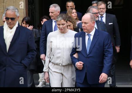 Florenz, Italien. 12. April 2023. PRESSPHOTO Florence, Prinz Albert von Monaco und seine Frau Charlène Wittstock verlassen den Palazzo Gondi, Gäste der Andrea Bocelli Foundation New Press Photo Editorial Use Only Credit: Independent Photo Agency/Alamy Live News Stockfoto