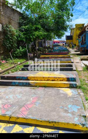 Arraial d'Ajuda, Stadtteil Porto Seguro, BA, Brasilien - 04. Januar 2023: Blick auf die Treppe von Arraial d'Ajuda. Stockfoto