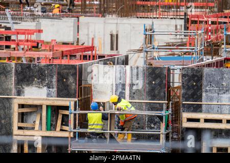 Große Baustelle in Düsseldorf, Bau der Eigentumswohnung NRW, Deutschland, Stockfoto