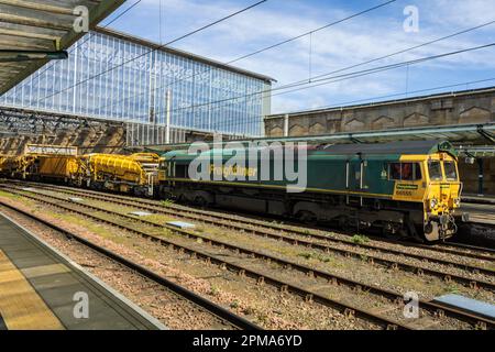 66555 fährt über Gleis 4 in Carlisle, arbeitet an der 6E48 1019 Carlisle N.Y. nach Tyne S.S. Bauingenieurausbildung. Stockfoto