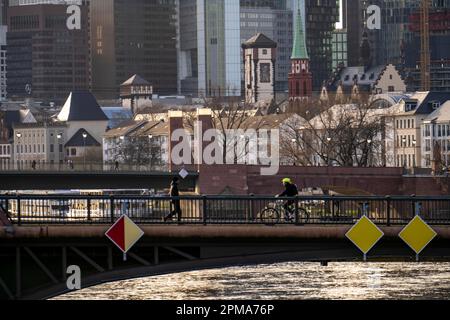 Mainufer in Frankfurt, Frühling, Hessen, Deutschland, Stockfoto