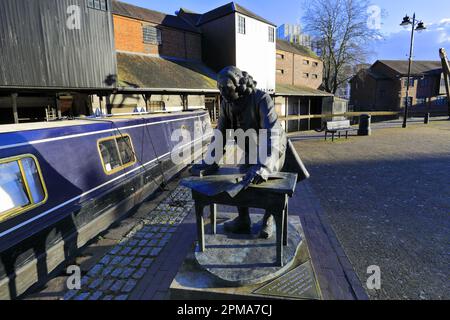 Die James Brindley Statue im Canal Basin am Coventry Canal, Coventry City, Warwickshire, England, Großbritannien Stockfoto