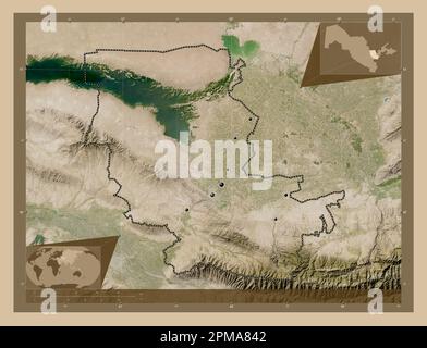 Jizzach, Region Usbekistan. Satellitenkarte mit niedriger Auflösung. Standorte der wichtigsten Städte der Region. Eckkarten für zusätzliche Standorte Stockfoto