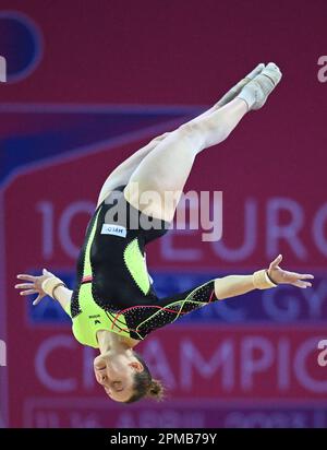 Antalya, Türkei. 12. April 2023. Turnen: Europameisterschaft. Frauen, Qualifikation in der Sporthalle von Antalya. Sarah Voss aus Deutschland, Turnen auf dem Boden. Kredit: Marijan Murat/dpa/Alamy Live News Stockfoto