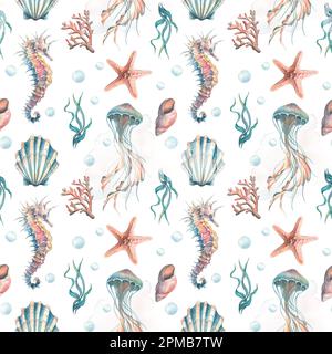 Nahtloses marineblaues Muster mit Seepferdchen, Quallen, Blasen, Muscheln, Algen, Seesterne und Korallen. Aquarell, handgezeichnet. Für Stoff Stockfoto