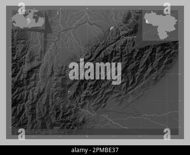 Tachira, Staat Venezuela. Grauskala-Höhenkarte mit Seen und Flüssen. Standorte der wichtigsten Städte der Region. Eckkarten für zusätzliche Standorte Stockfoto