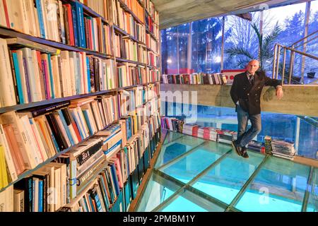 Wien, private 'Wasserbibliothek', Anbau an ein Wohnhaus // Wasserbibliothek, Ergänzung zu einem alten Wohnhaus Stockfoto