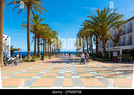 "Nerja, Andalusien, Provinz Malaga/Spanien - März 26 2023 : die Stadt Nerja liegt wunderschön am Alboran Meer" Stockfoto