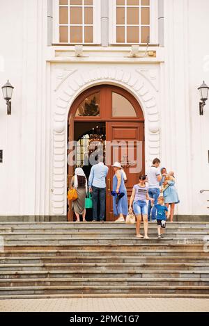 Die Militärkathedrale von Prinz Alexander Nevsky ist die wichtigste orthodoxe Kirche in der Stadt Krasnodar, die 1932 zerstört und 2003-2006 wieder aufgebaut wurde. Stockfoto