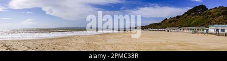 Blick auf den Durely Chine Beach in Bournemouth, Dorset, Großbritannien, im April 2023 Stockfoto