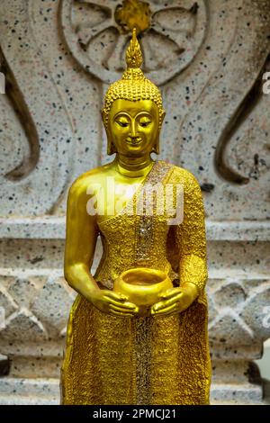 Kunstvolle Statue am Wat Traimit (Tempel des Goldenen Buddha) in Bangkok, Thailand Stockfoto