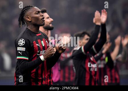 Mailand, Italien. 12. April 2023. Rafael Leao vom AC Mailand feiert am 12. 2023. April im Stadion San Siro in Mailand (Italien) am Ende des Fußballspiels der Champions League zwischen dem AC Mailand und der SSC Napoli. Foto Andrea Staccioli/Insidefoto Credit: Insidefoto di andrea staccioli/Alamy Live News Stockfoto