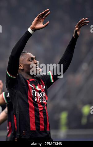 Mailand, Italien. 12. April 2023. Rafael Leao vom AC Mailand feiert am 12. 2023. April im Stadion San Siro in Mailand (Italien) am Ende des Fußballspiels der Champions League zwischen dem AC Mailand und der SSC Napoli. Foto Andrea Staccioli/Insidefoto Credit: Insidefoto di andrea staccioli/Alamy Live News Stockfoto