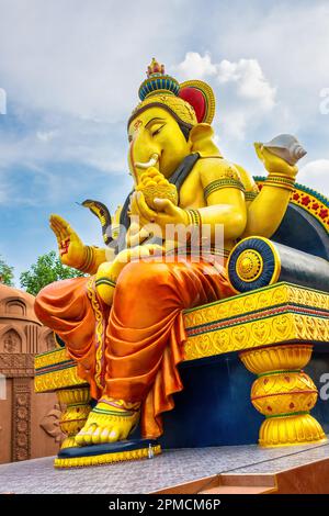 Riesige Statue von Ganesha im Maha Devalaya Hindu Tempel in Bangkok, Thailand Stockfoto