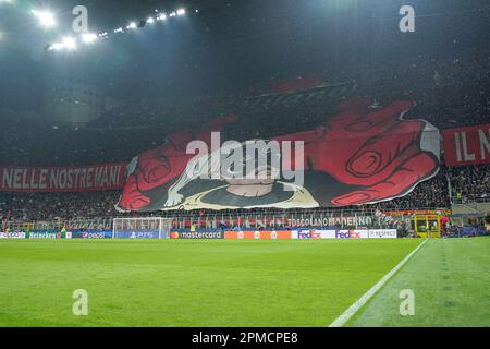 Mailand, Italien. 12. April 2023. Fans des AC Mailand während des Viertelfinales der UEFA Champions League zwischen dem AC Mailand und der SSC Napoli am 12. April 2023 im Stadio San Siro, Mailand, Italien. Kredit: Giuseppe Maffia/Alamy Live News Stockfoto