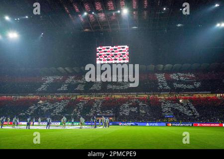 Mailand, Italien. 12. April 2023. Fans des AC Mailand während des Viertelfinales der UEFA Champions League zwischen dem AC Mailand und der SSC Napoli am 12. April 2023 im Stadio San Siro, Mailand, Italien. Kredit: Giuseppe Maffia/Alamy Live News Stockfoto