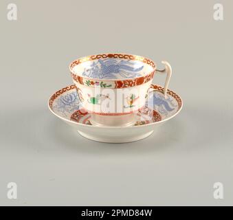 Tasse und Untertasse; hergestellt von Spode Ceramic Works; Porzellan (möglicherweise knochenporzellan), Glasemaille Stockfoto