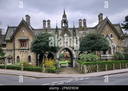 Holly Village, Highgate, London, Großbritannien. Viktorianische Gotik der Stufe II, erbaut 1865 für Angela Burdett-Coutts, die zweitreichste Frau in England. Stockfoto