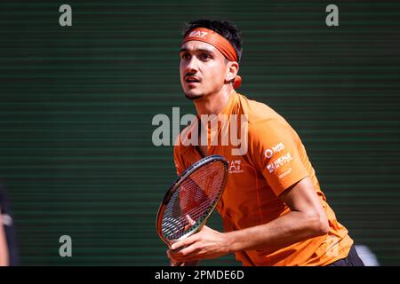 Monte Carlo, Monaco. 12. April 2023. Monte-Carlo Country Club MONTE-CARLO, MONACO - 12. APRIL: Lorenzo Sonego von Italien im Kampf gegen Daniil Medvedev am 4. Tag der Rolex Monte-Carlo Masters im Monte-Carlo Country Club am 12. April 2023 in Monte-Carlo, Monaco. (Foto: Marcio Machado/Eurasia Sport Images/SPP) (Marcio Machado/Eurasia Sport Images/SPP) Kredit: SPP Sport Press Photo. Alamy Live News Stockfoto