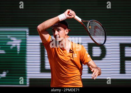 Monte Carlo, Monaco. 12. April 2023. Monte-Carlo Country Club MONTE-CARLO, MONACO - 12. APRIL: Lorenzo Sonego von Italien im Kampf gegen Daniil Medvedev am 4. Tag der Rolex Monte-Carlo Masters im Monte-Carlo Country Club am 12. April 2023 in Monte-Carlo, Monaco. (Foto: Marcio Machado/Eurasia Sport Images/SPP) (Marcio Machado/Eurasia Sport Images/SPP) Kredit: SPP Sport Press Photo. Alamy Live News Stockfoto