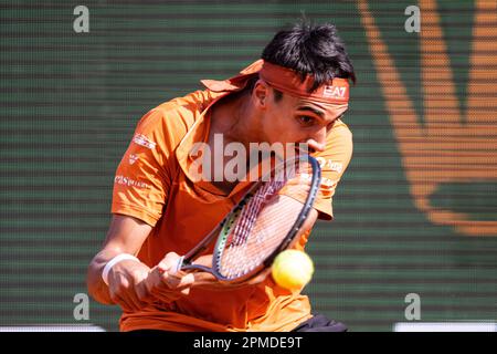 Monte Carlo, Monaco. 12. April 2023. Monte-Carlo Country Club MONTE-CARLO, MONACO - 12. APRIL: Lorenzo Sonego von Italien im Kampf gegen Daniil Medvedev am 4. Tag der Rolex Monte-Carlo Masters im Monte-Carlo Country Club am 12. April 2023 in Monte-Carlo, Monaco. (Foto: Marcio Machado/Eurasia Sport Images/SPP) (Marcio Machado/Eurasia Sport Images/SPP) Kredit: SPP Sport Press Photo. Alamy Live News Stockfoto