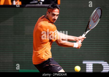 Monte Carlo, Monaco. 12. April 2023. Monte-Carlo Country Club MONTE-CARLO, MONACO - 12. APRIL: Lorenzo Sonego von Italien im Kampf gegen Daniil Medvedev am 4. Tag der Rolex Monte-Carlo Masters im Monte-Carlo Country Club am 12. April 2023 in Monte-Carlo, Monaco. (Foto: Marcio Machado/Eurasia Sport Images/SPP) (Marcio Machado/Eurasia Sport Images/SPP) Kredit: SPP Sport Press Photo. Alamy Live News Stockfoto