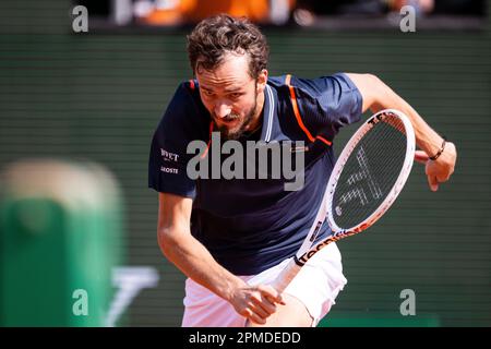 Monte Carlo, Monaco. 12. April 2023. Monte-Carlo Country Club MONTE-CARLO, MONACO - 12. APRIL: Daniil Medvedev spielt am 4. Tag der Rolex Monte-Carlo Masters im Monte-Carlo Country Club am 12. April 2023 in Monte-Carlo, Monaco, gegen Lorenzo Sonego von Italien. (Foto: Marcio Machado/Eurasia Sport Images/SPP) (Marcio Machado/Eurasia Sport Images/SPP) Kredit: SPP Sport Press Photo. Alamy Live News Stockfoto