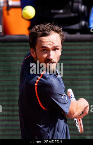 Monte Carlo, Monaco. 12. April 2023. Monte-Carlo Country Club MONTE-CARLO, MONACO - 12. APRIL: Daniil Medvedev spielt am 4. Tag der Rolex Monte-Carlo Masters im Monte-Carlo Country Club am 12. April 2023 in Monte-Carlo, Monaco, gegen Lorenzo Sonego von Italien. (Foto: Marcio Machado/Eurasia Sport Images/SPP) (Marcio Machado/Eurasia Sport Images/SPP) Kredit: SPP Sport Press Photo. Alamy Live News Stockfoto