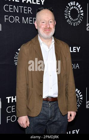 New York, USA. 12. April 2023. Joe Weisberg nimmt am 12. April 2023 im Paley Center for Media, New York, NY, am 10. Jubiläumsfest von FX's „The Americans“ Teil. (Foto: Anthony Behar/Sipa USA) Guthaben: SIPA USA/Alamy Live News Stockfoto