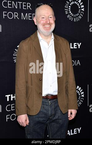 New York, USA. 12. April 2023. Joe Weisberg nimmt am 12. April 2023 im Paley Center for Media, New York, NY, am 10. Jubiläumsfest von FX's „The Americans“ Teil. (Foto: Anthony Behar/Sipa USA) Guthaben: SIPA USA/Alamy Live News Stockfoto