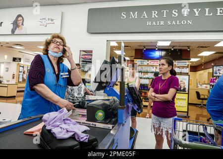 Miami Florida Hallandale Beach, Walmart Supercenter Discount große Box Abteilung, Kassierer Associate Kunden warten auf Check-out Schlange, Friseursalon, Stor Stockfoto