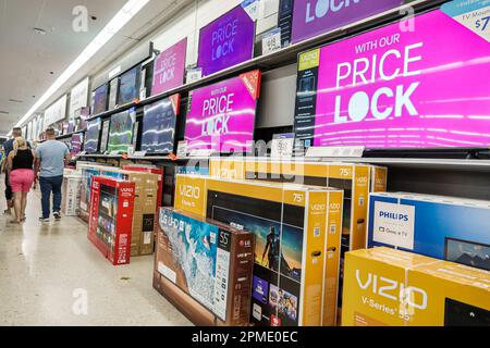 Miami Florida Doral, Walmart Supercenter Discount, große Box-Abteilung, Breitbild-Flachbild-TV, Vizio Phillips, Geschäfte, Geschäftsleute Stockfoto