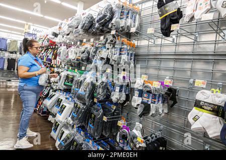 Miami Florida Doral, Walmart Supercenter Discount große Box Abteilung, keine Shows Socken Frucht des Looms, Mitarbeiter Stock Angestellte, Ladengeschäfte Geschäft Stockfoto