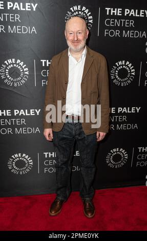 Joe Weisberg nimmt am 12. April 2023 im Paley Center for Media in New York am 10. Jubiläumsfest von FX's The Americans Teil Stockfoto