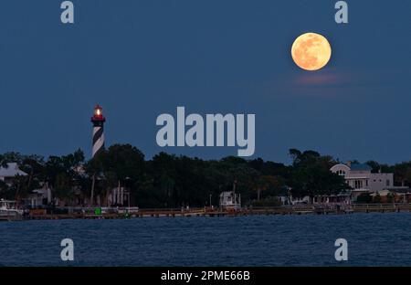 Leuchtturm-Mond Stockfoto