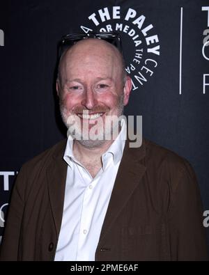 12. April 2023, New York City, NY, USA: 12. April 2023, New York, New York, USA: Joe Weisberg besucht das Paley Center for Media feiert das 10. Jubiläum der Serie Debüt von „The Americans“ im Paley Center for Media in New York. â Photo Image Press/ZUMA Press (Kreditbild: © Photo Image Press via ZUMA Press Wire) NUR REDAKTIONELLE VERWENDUNG! Nicht für den kommerziellen GEBRAUCH! Stockfoto