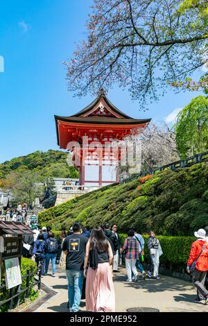 Kyoto Japan, Kiyomizu dera buddhistischer Tempel im Osten von Kyoto, UNESCO-Weltkulturerbe, Reinwassertempel, Quelle. Stockfoto